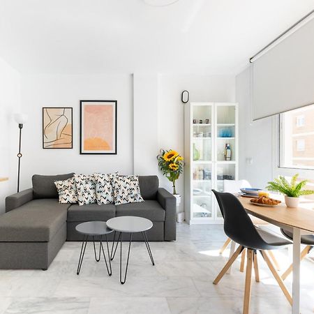 Wintowinrentals Quiet Apartment, Good Location, Free Parking マラガ エクステリア 写真