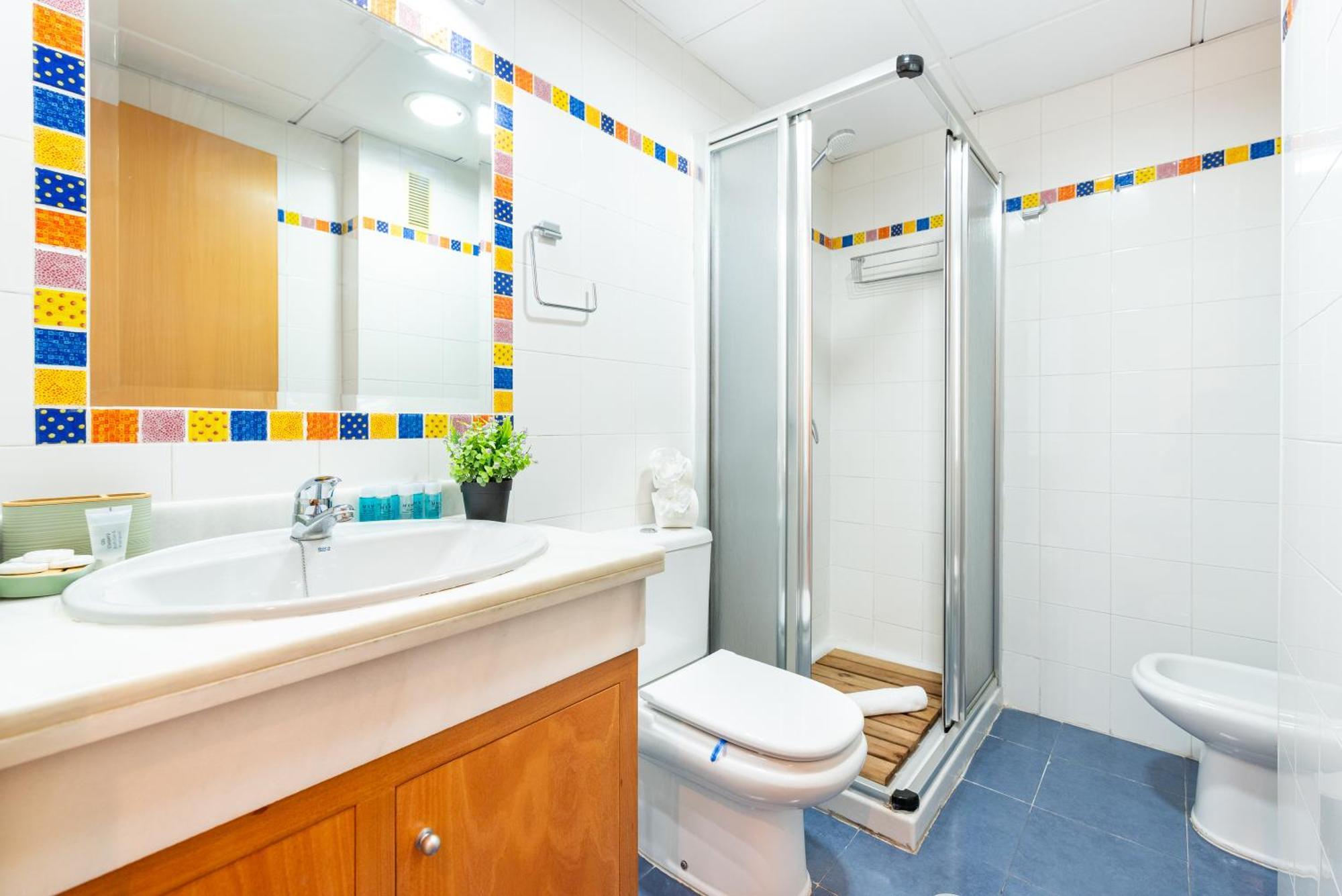 Wintowinrentals Quiet Apartment, Good Location, Free Parking マラガ エクステリア 写真