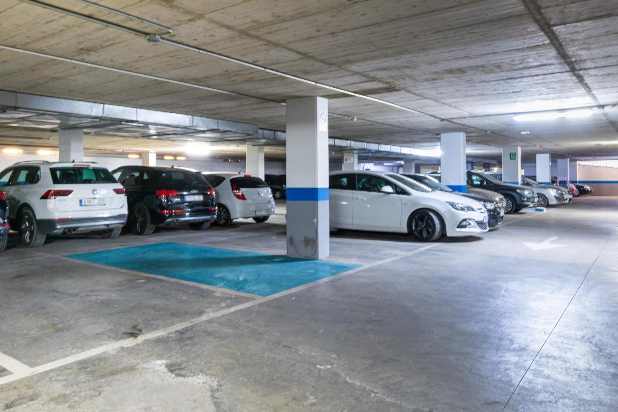 Wintowinrentals Quiet Apartment, Good Location, Free Parking マラガ エクステリア 写真