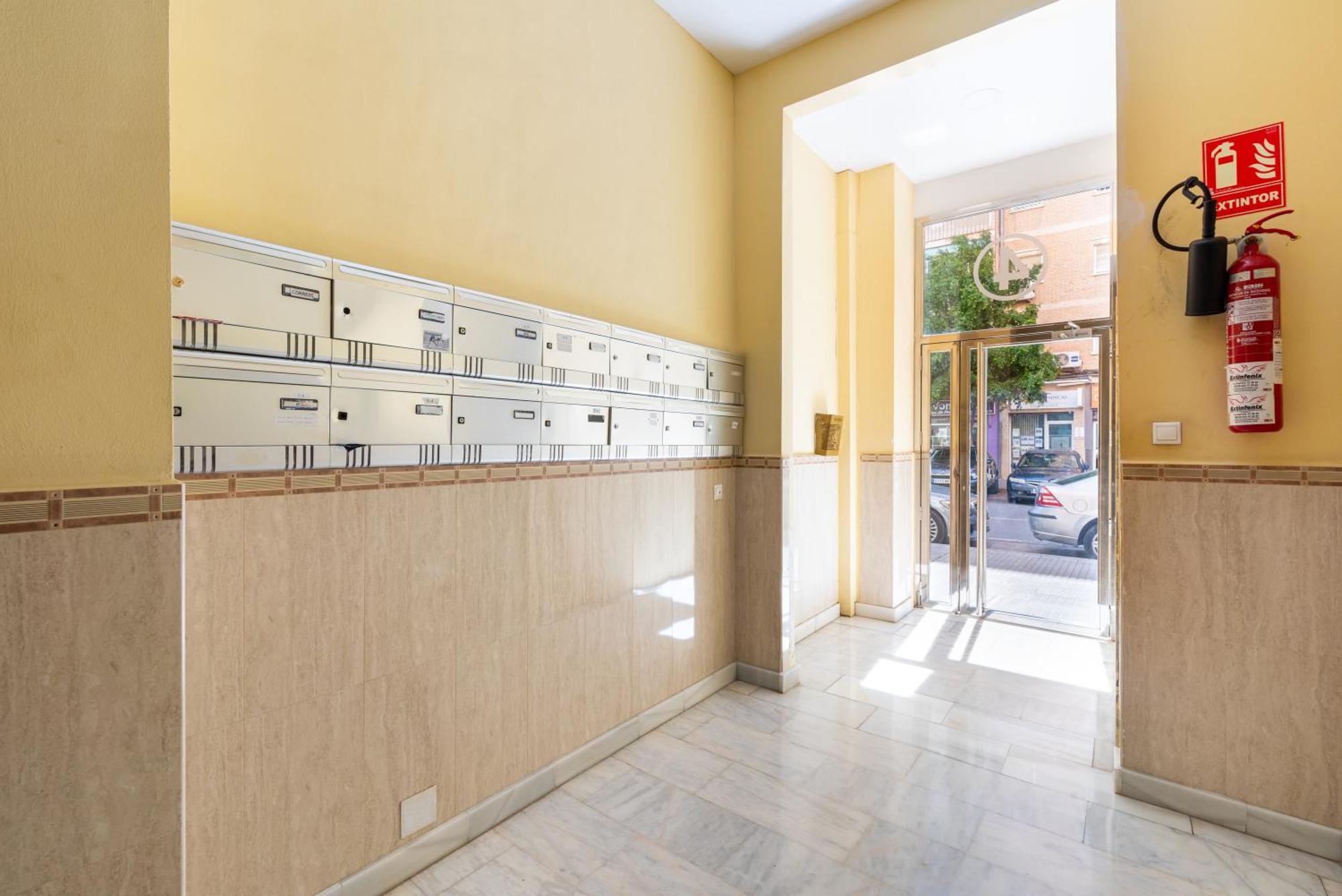 Wintowinrentals Quiet Apartment, Good Location, Free Parking マラガ エクステリア 写真