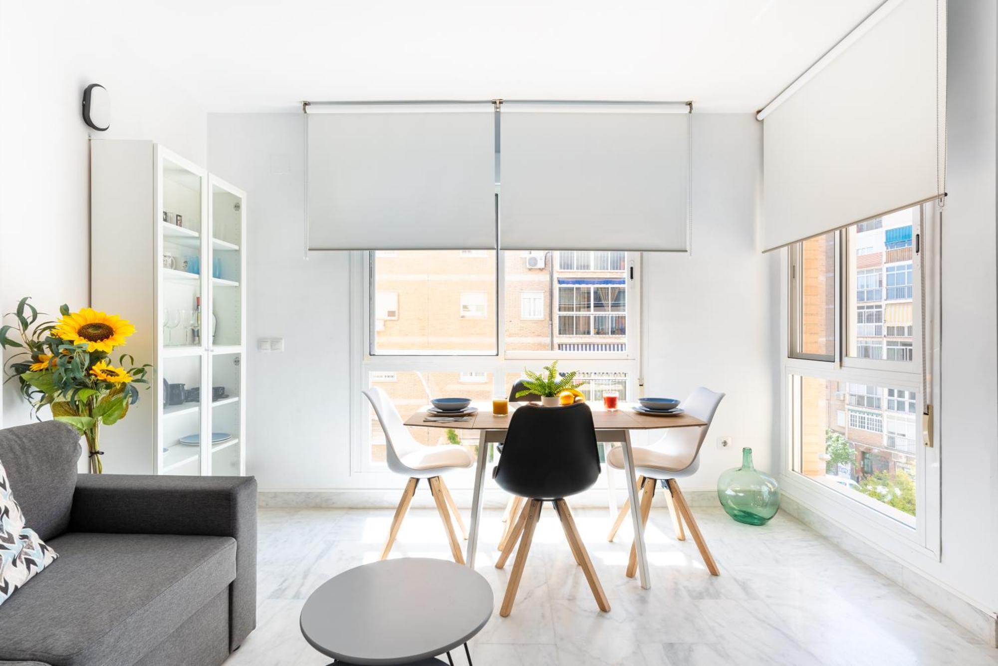 Wintowinrentals Quiet Apartment, Good Location, Free Parking マラガ エクステリア 写真