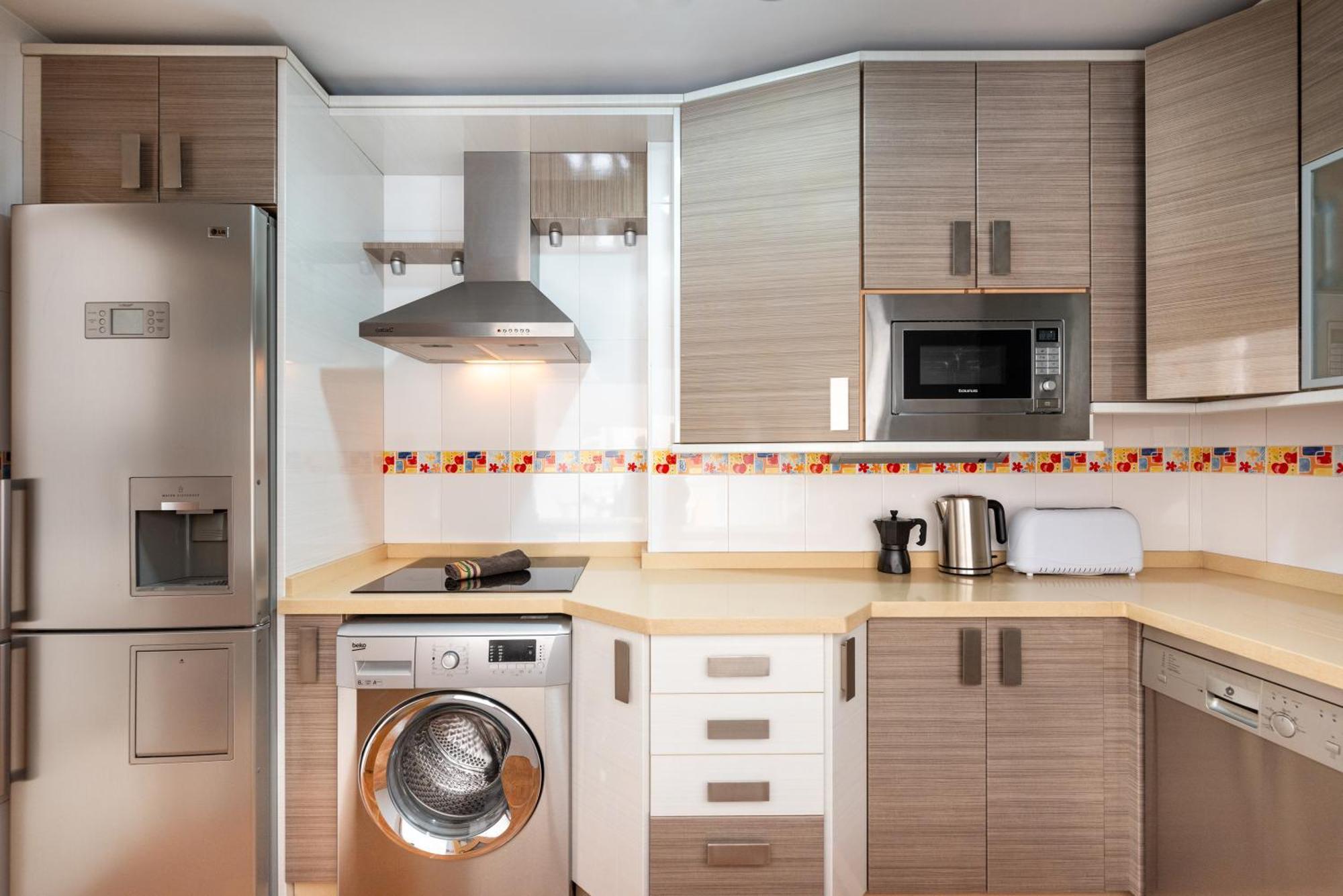Wintowinrentals Quiet Apartment, Good Location, Free Parking マラガ エクステリア 写真