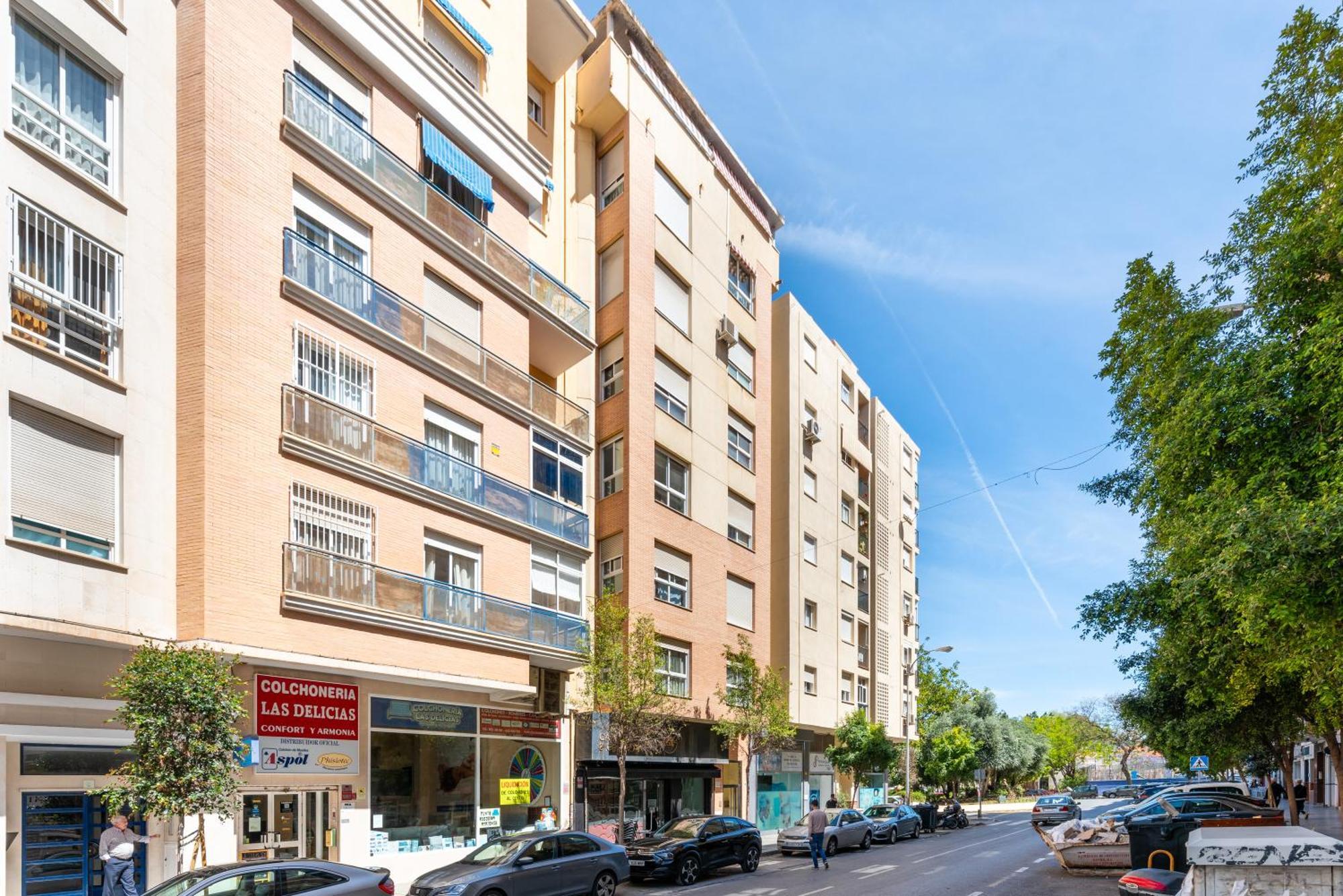 Wintowinrentals Quiet Apartment, Good Location, Free Parking マラガ エクステリア 写真